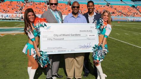 Dolphins, Miami Gardens councilman donate new TVs to 6 Miami Gardens schools